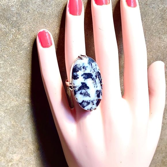 White Buffalo Gemstone in a Handcrafted 925 Stamped Ring (6) - Picture 6 of 10